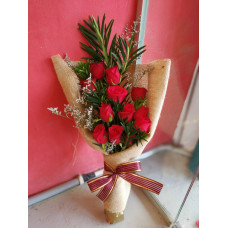 Hand Bouquet of 12 Stalks of Valentine Day Red Roses